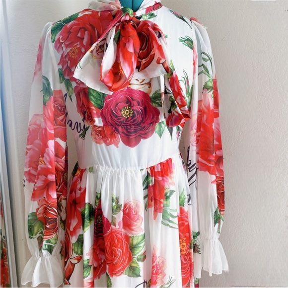 RED AND WHITE  FLORAL BRIDGERTON PRINCESS MAXI DRESS. - Picture 6 of 6